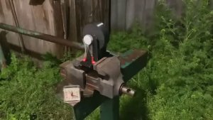 Пружинный мотор с маховиком.