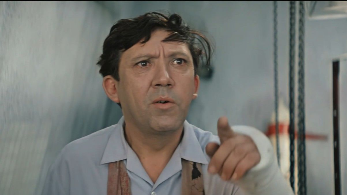 У вас ус отклеился! Фрагменты из фильма "Бриллиантовая рука". 1968 г.