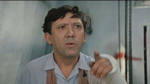 У вас ус отклеился! Фрагменты из фильма "Бриллиантовая рука". 1968 г.