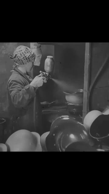 Производство германских шлемов Stahlhelm M35