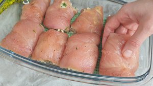 Этот рецепт просто БОМБА!  Нежнейшие куриные рулетики с секретной начинкой. Вкусно и Сытно!