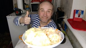 обед. 🐈 узнал про черную руку и делает рыжую лапу. мукбанг. обжор. еда на камеру. диета. шизофрения