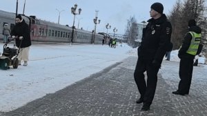 Они смотрели на меня с каким-то подозрением.