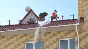 Масштабная кампания по уборке снеговых завалов. ТК «Первый Советский»