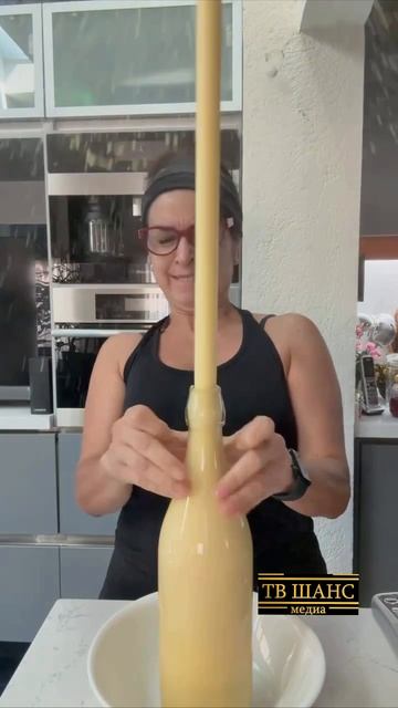 Непруха... #девушка #женщина #бутылка #взрыв #кухня #юморина #вкусно #готовим #кухарка  #улетела