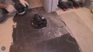 Как уложить плитку на пол в ванной в одну плоскость с ламинатом в коридоре