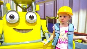 Дети играют на детской площадке. Веселые истории для детей