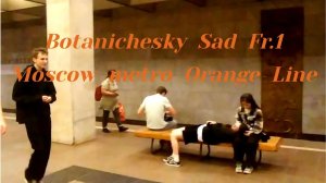 Ст. метро Ботанический сад, Москва  - интерьер, пассажиры, прибытие-отправление поездов  Фрагмент 1