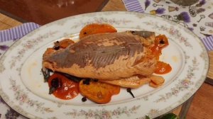 Форель с мандаринами. Пионовидные тюльпаны.  Вино пьем за кадром. Краснодар. 02.03.2026.