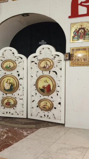 Божественная служба в храме Святой Троицы