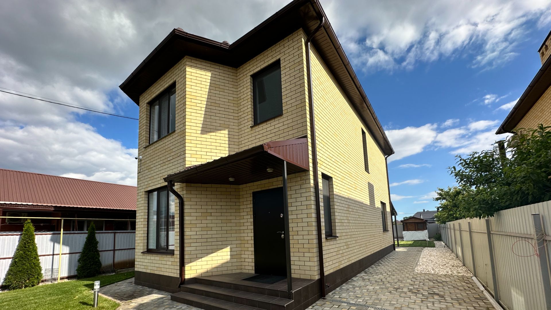 Продаю дом в г. Краснодаре с новым ремонтом, мебелью и быт. техникой