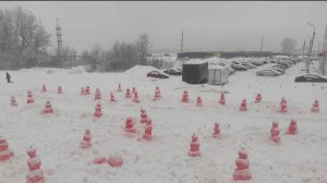 Целую армию красных снеговиков слепили в уфимском Затоне