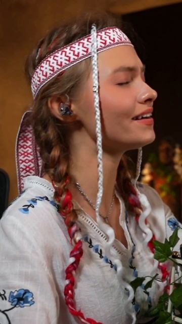 Что за песня? - Пишите в комменты поёт Саша Квашеная