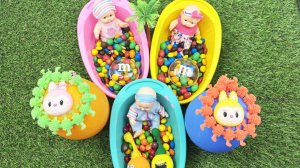 Мультики для девочек. Яркие Ванночки с куклами и Лабубу на зеленой траве. Мультики для малышей