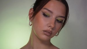 Макияж в зеленом цвете со стрелками 💚