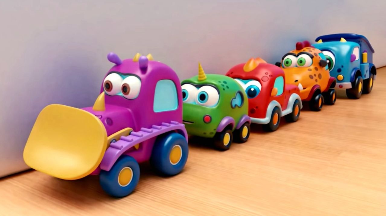 МАШИНКИ МОКАС СТРОЯТ ЗАМОК В АКВАРИУМЕ! 🏰🌊 Экскаватор Экз НЫРЯЕТ за деталями! 🚜💦