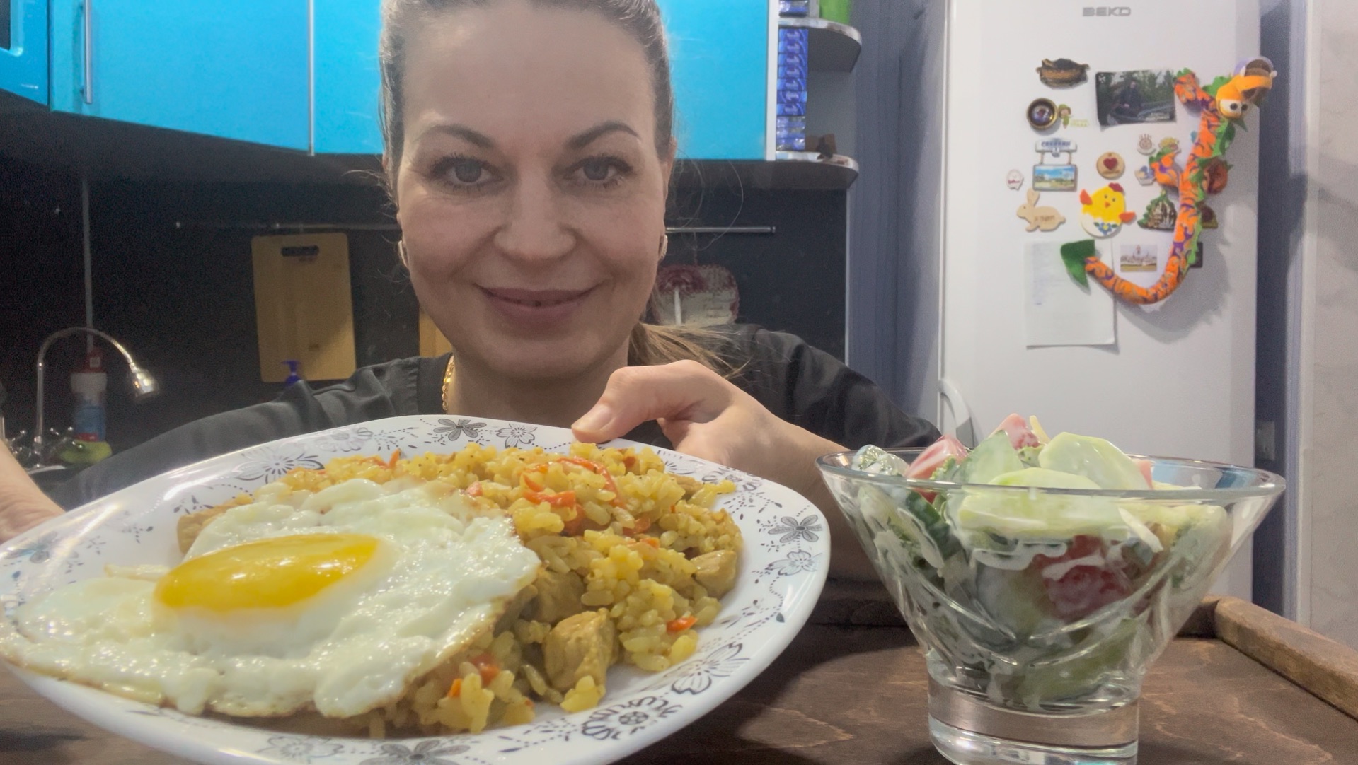 МУКБАНГ ПЛОВ С ЯИЧНИЦЕЙ/САЛАТ С ОВОЩАМИ/MUKBANG ЕДА ОБЖОР