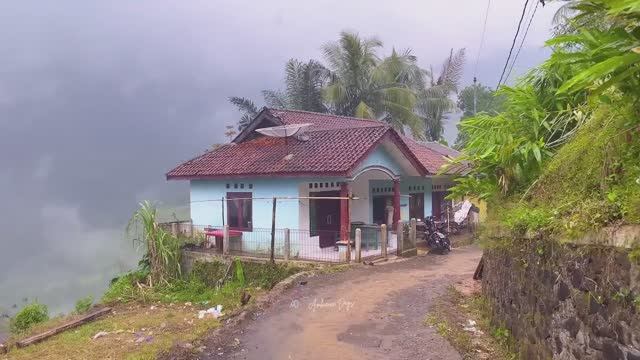 СЕЛЬСКАЯ ЖИЗНЬ В АЗИИ ПОД ПРОЛИВНЫМ ДОЖДЕМ В ГРОЗУ - ПРОГУЛКА ПОД ДОЖДЕМ ДЛЯ РЕЛАКСАЦИИ