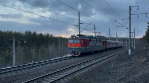 «Приветливый!» Электровоз «Кирпич» ЭП1-046 с пасс.поездом на перегоне, 2025 год