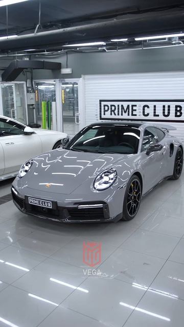 Porsche в цветной полиуретановой плёнке VEGA COLOR