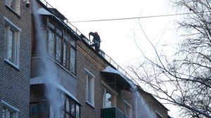 Крыша пятиэтажного дома в Чувашии обрушилась под грузом снега