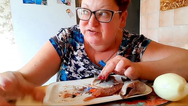 Чуть с кишками не сожрала/ОГОНЬ  селедка ,да с икрой .Чиполино оказался слишком жестким😉 ( архив)