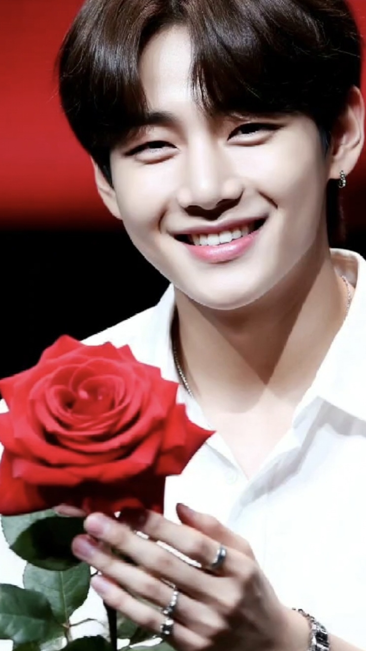 С 8 марта дамочки.