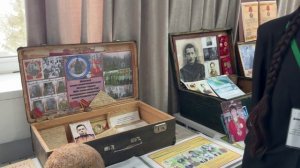 Чемодан обычно ассоциируется с путешествиями или переездами