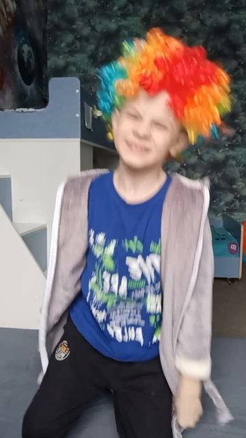 Учитель пьёт бутылку на физкуртуре 3