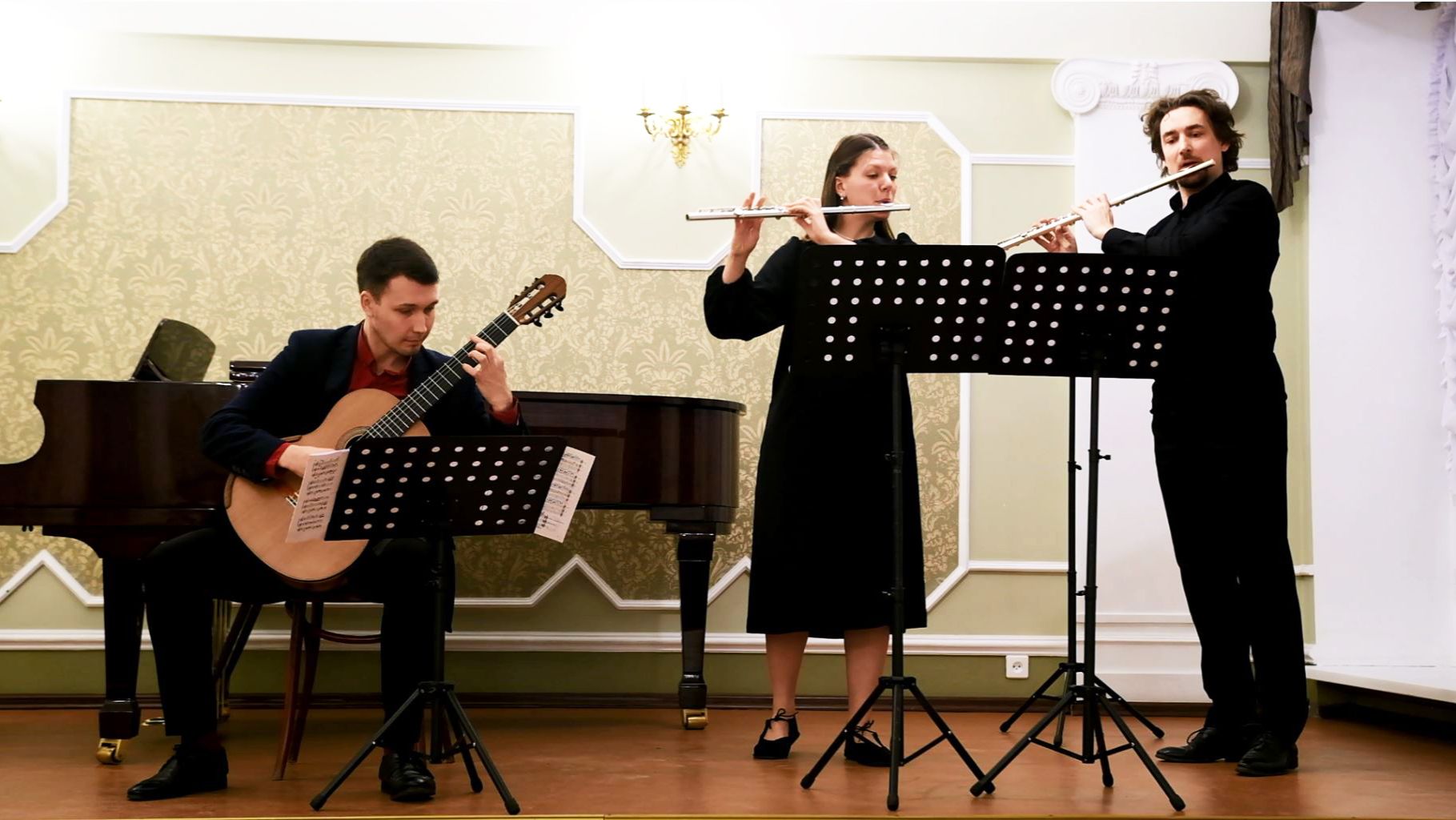 Сергей Привалов. Два шоро для флейты и гитары. Исп Виктор Воробьев, Мария Ширшова, Михаил Кашеутов