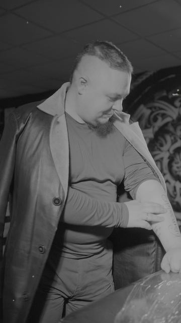 Осторожнее с парными тату