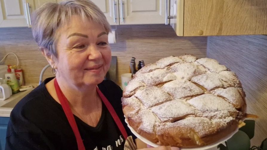 ПЕКУ ПРОСТОЙ НО ВКУСНЫЙ ПИРОГ "УЗОР". ПОЖАРИЛА РЫБКУ.ДЕНЬ НЕ ЗАДАЛСЯ.