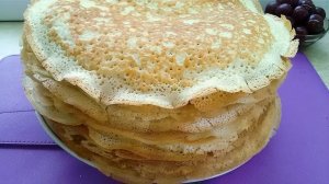 Дрожжевые блины с начинкой из вишни и сметаны.