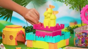 Настя построила город для игрушек