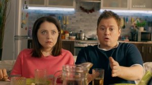 СашаТаня. Катя знакомит Сашу и Таню со своим парнем Толей.