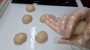 Пирожки из цельнозерновой муки с квашеной капустой.