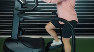 Bronze Gym ST700M — мощный автономный степпер для фитнес-клубов