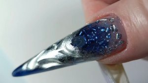 Нежный маникюр с эффектом талого льда