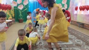 8 МАРТА. Игра "ПОЦЕЛУЙЧИКИ"