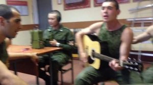 Армейская песня "Целуйте бабы рельсы"..