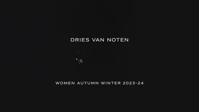 Показ женской коллекции Dries Van Noten осень-зима 2023-2024