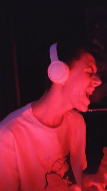 Сердце в огне ❤️🔥
(by KOZYAKOV) на всех площадках
Https://band.link/LbOSr