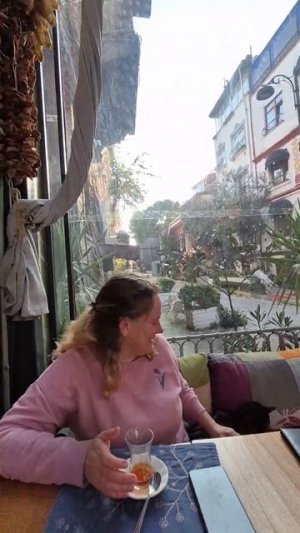 Обед на прогулке по Стамбулу + неожиданная спутника 4.03. Мир Универсологии