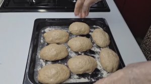 Готовлю постные пирожки из цельнозерновой муки с квашеной капустой.