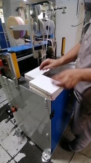 BYT-420 машина для приклейки каптала  Bronko