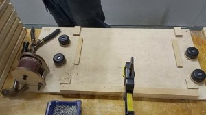 Собираем рамки, сверлим, натягиваем проволоку...