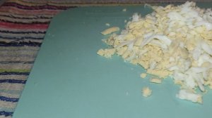 Салат крабовые палочки помидоры яйца сыр, готовка