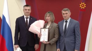 Олег Николаев патшалӑх службинче вӗрентекенсен пӗрремӗш конкурсӗн ҫӗнтерӳҫисене чысларĕ