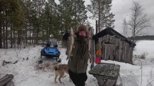 ИЗБУШКА ДЕДА РАНЕНАЯ НО ЖИВАЯ. ПРОВЕРИЛ ЖЕРЛИЦЫ И ОБАЛДЕЛ. ИЗБА ДЕДА НА НЕОБИТАЕМОМ ОСТРОВЕ