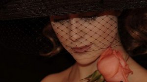 ПЕСНЯ: "Женщина, как роза - диво и услада".